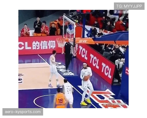 底线发球规则解析：什么时候可以沿底线移动发球？