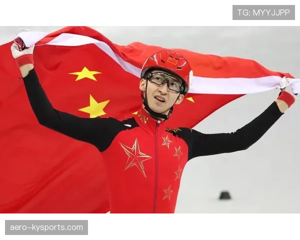 武大靖家冰箱里冻着的不是冰块,是金牌吧? 武大靖家冰箱里冻着的不是冰块,是金牌吧?
